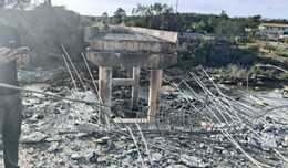 Cầu Chey Chumneas bị phá hủy. Ảnh: AKP