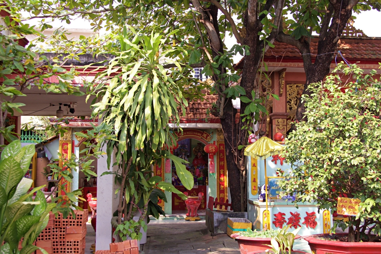 Chuyện 'lạ' ở ngôi đình trăm năm hút khách chiêm bái tại TPHCM