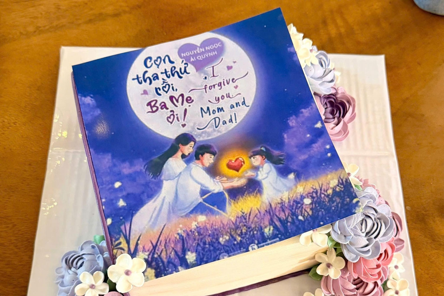 Cuốn sách song ngữ nhỏ và hành trình chữa lành trong mỗi gia đình