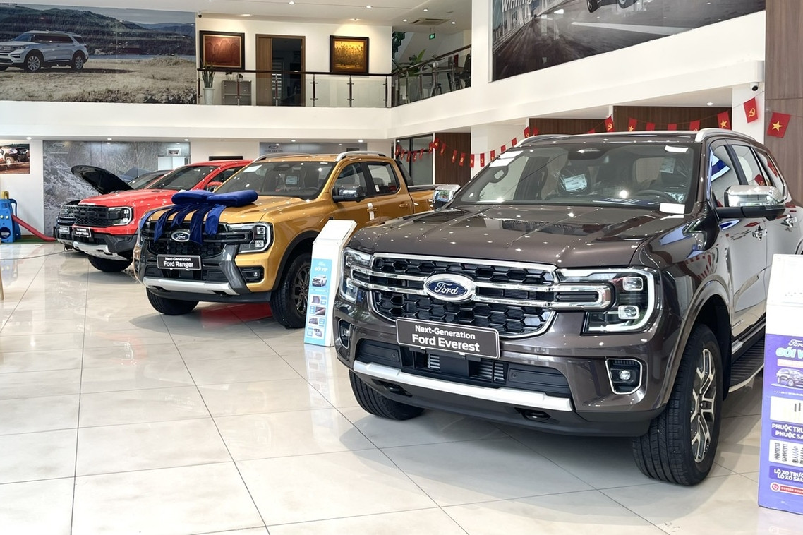 Đại lý 'cắt lỗ' giảm giá sâu, có nên chốt mua xe mới vào những ngày cuối năm?