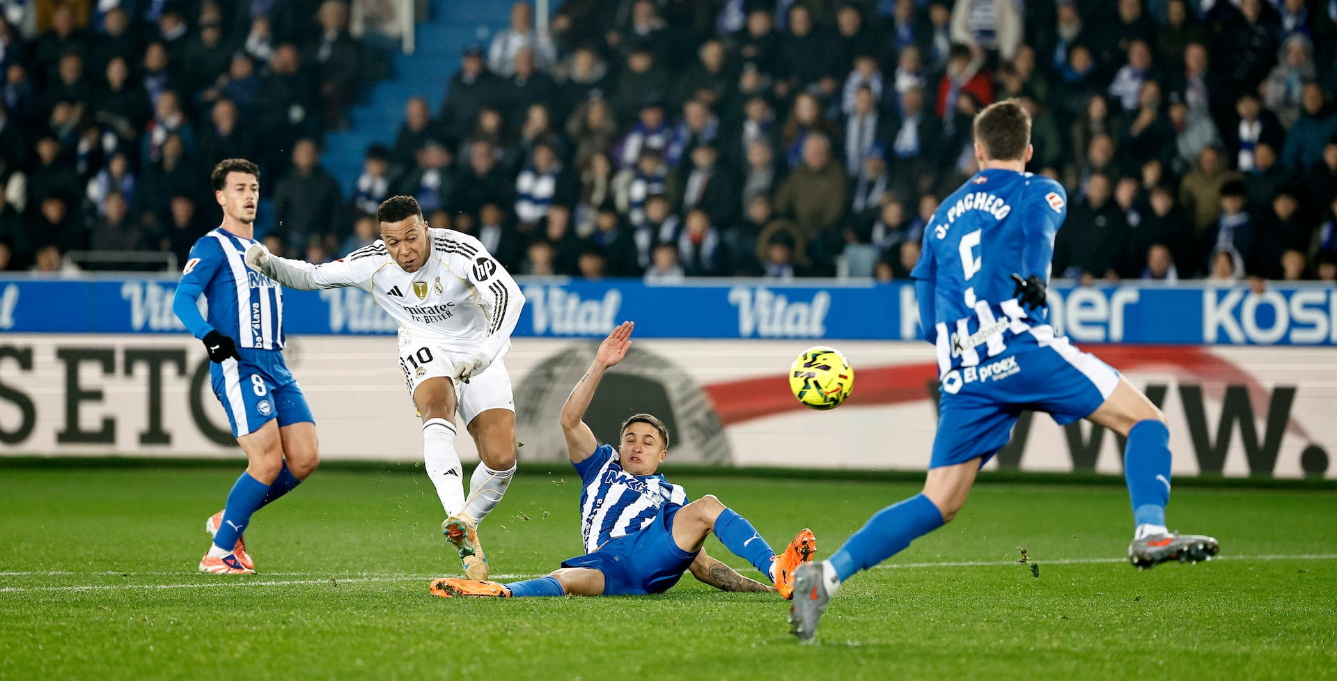 Mbappe Alaves Real Madrid 1 2.jpg