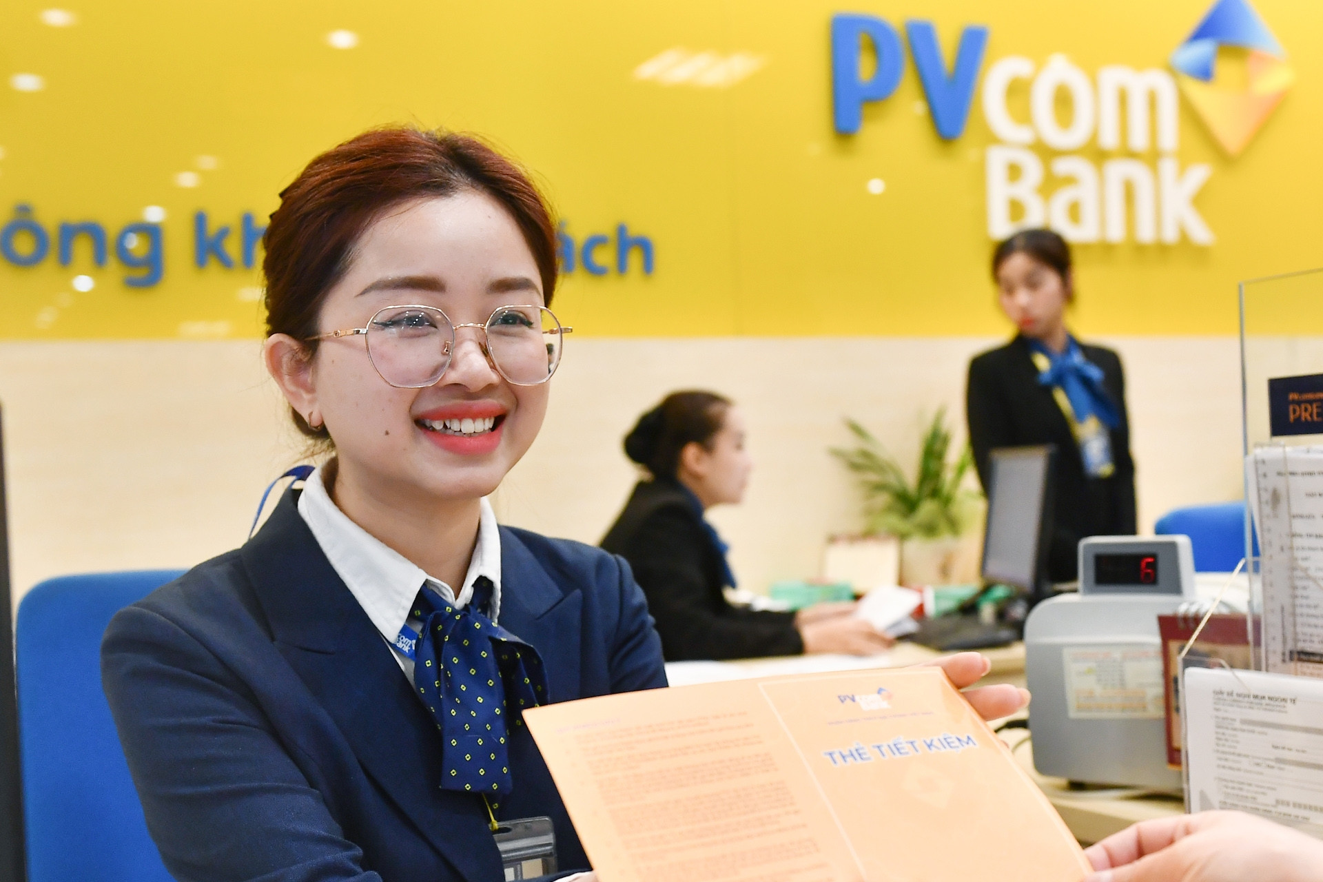 Lãi suất ngân hàng hôm nay 15/12/2025: Lãi suất huy động cán mốc 8,3%/năm