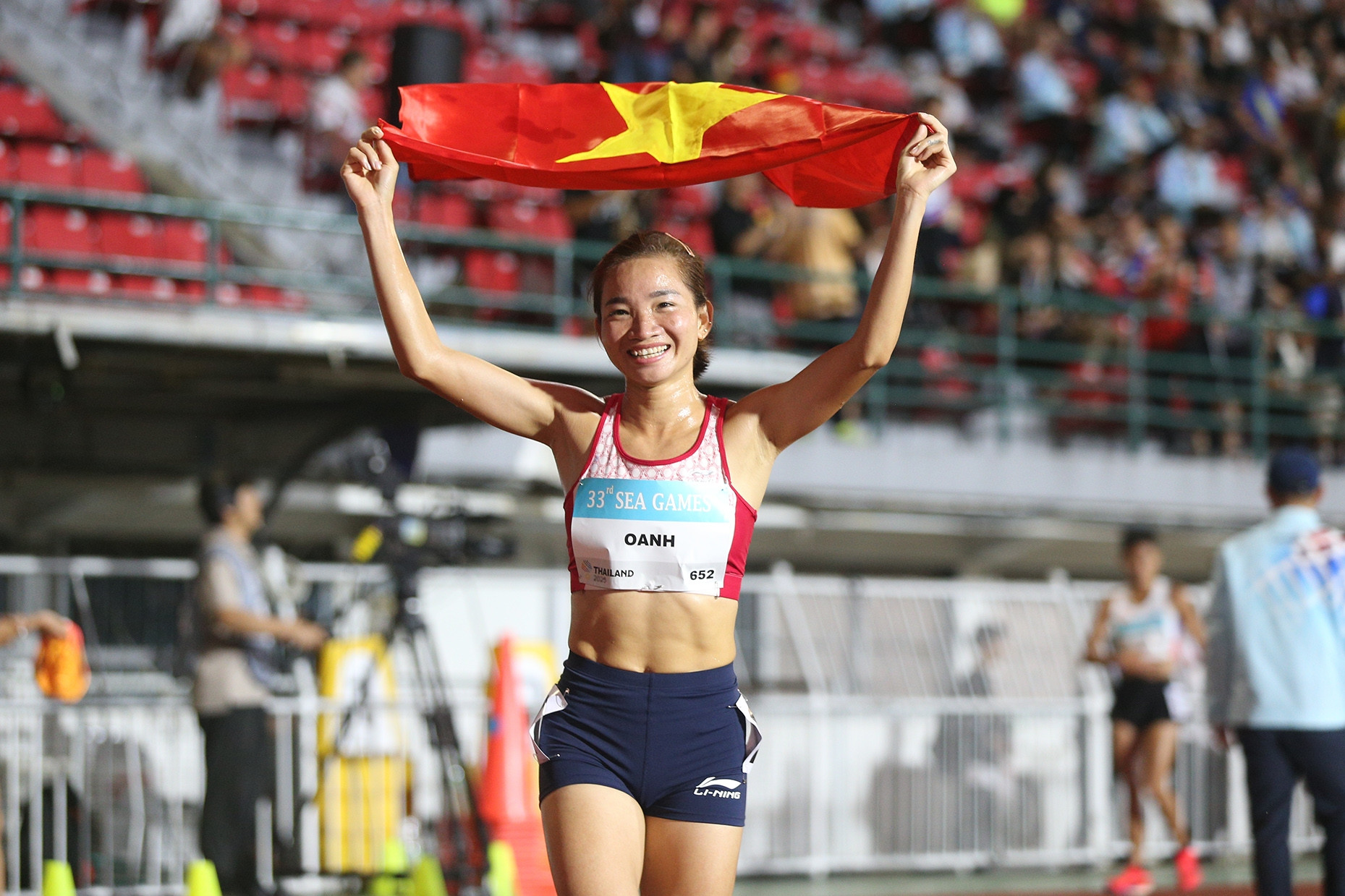 Nguyễn Thị Oanh phá kỷ lục SEA Games, viết lại lịch sử điền kinh Việt Nam