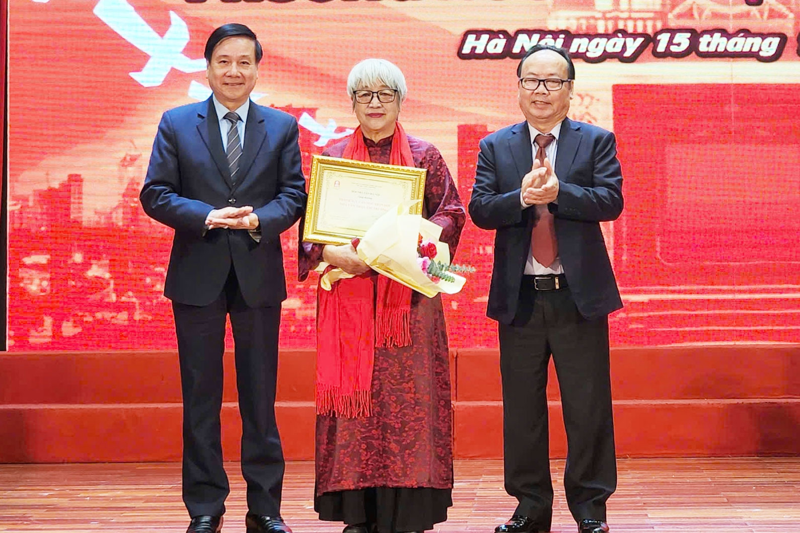 Nhà văn Trần Thị Trường được tặng thưởng 'Thành tựu văn học trọn đời'