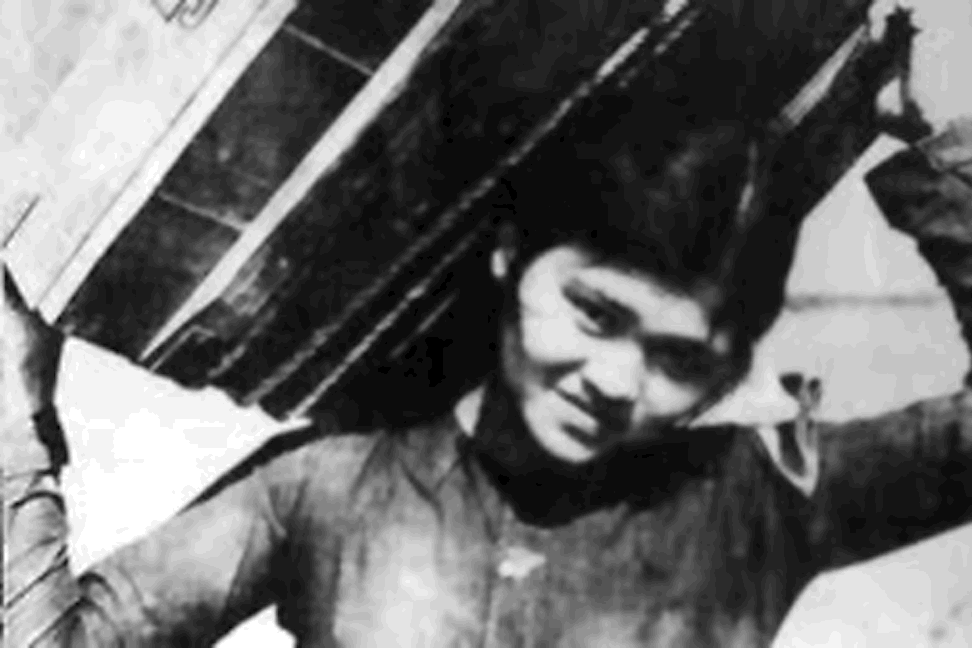 Nữ anh hùng nào nặng 42kg nhưng vác 2 hòm đạn nặng gần 1 tạ?