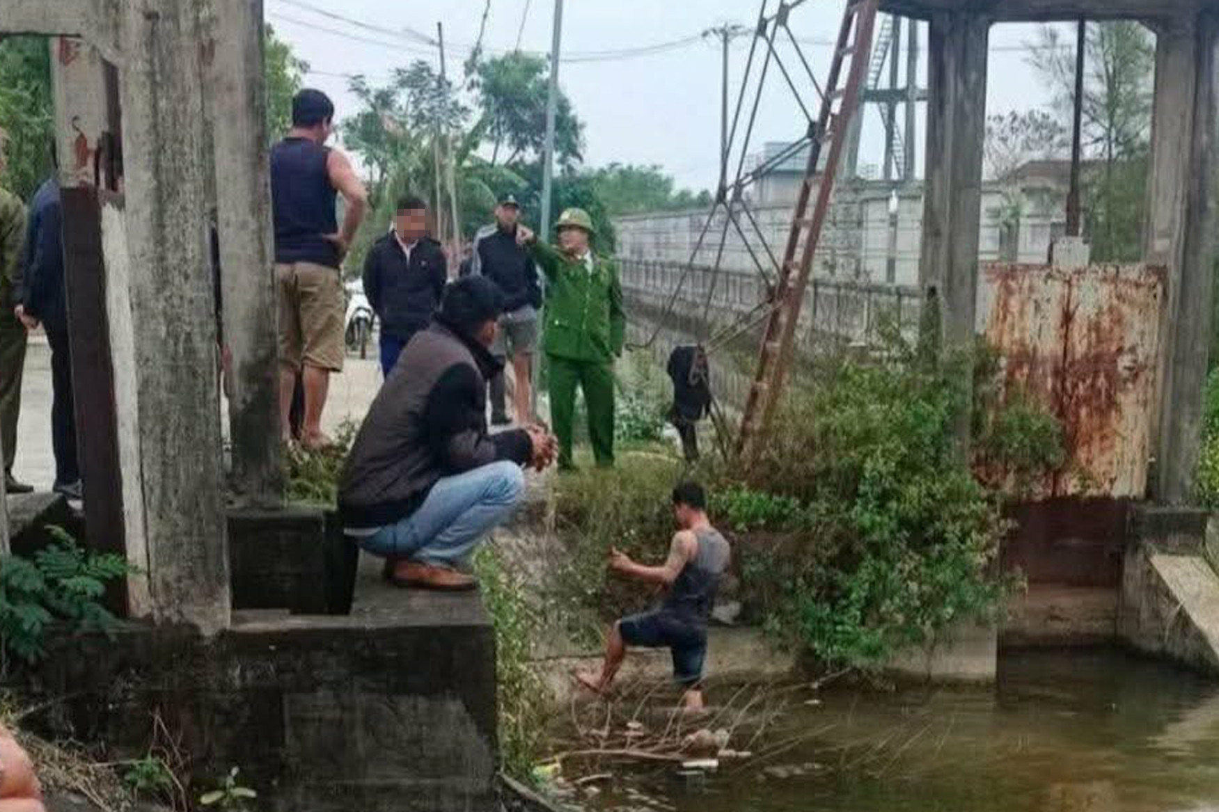 Hai nữ sinh lớp 8 ở Ninh Bình xô xát, một em tử vong