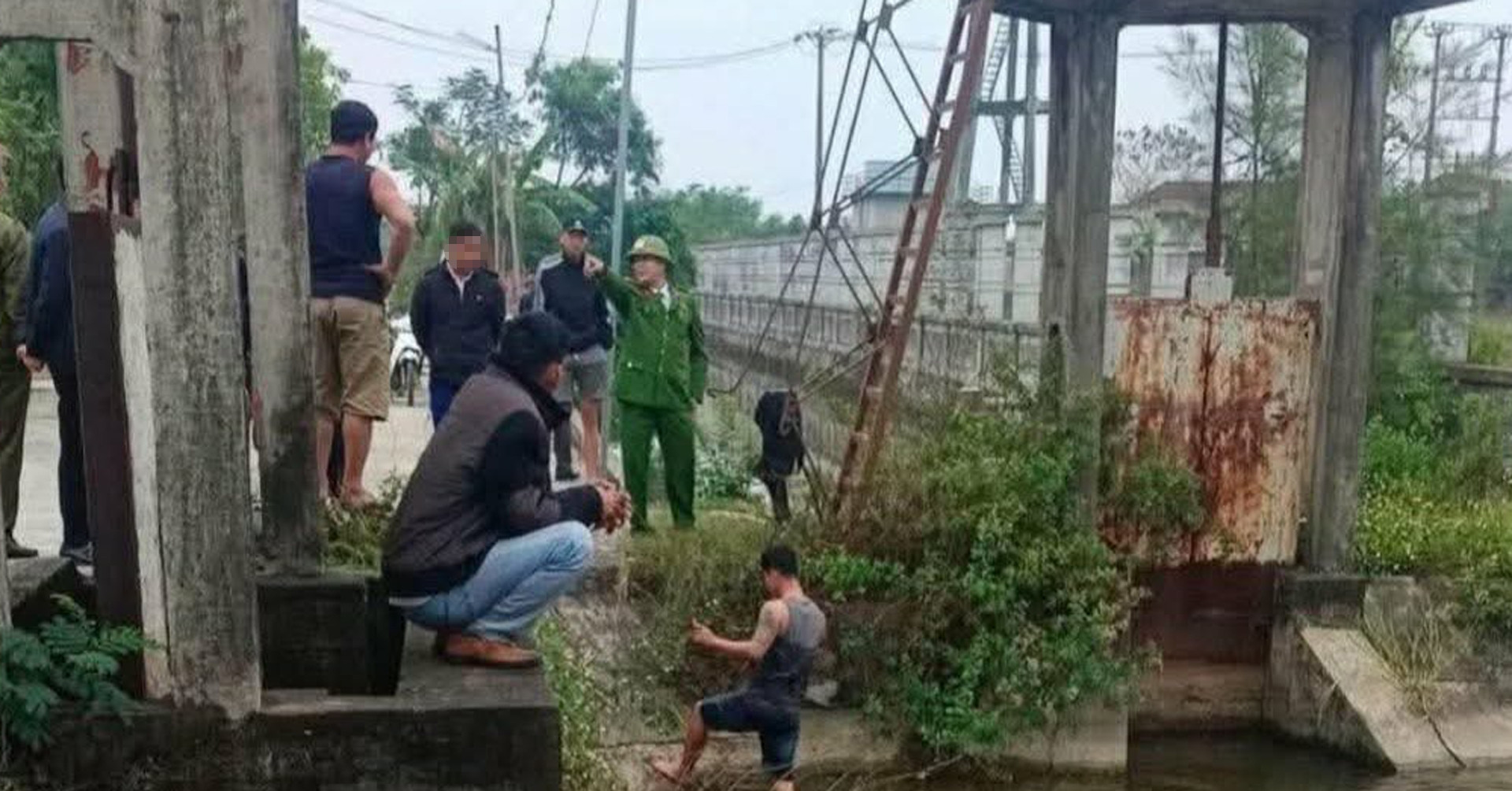 Hai nữ sinh lớp 8 ở Ninh Bình xô xát, một em tử vong