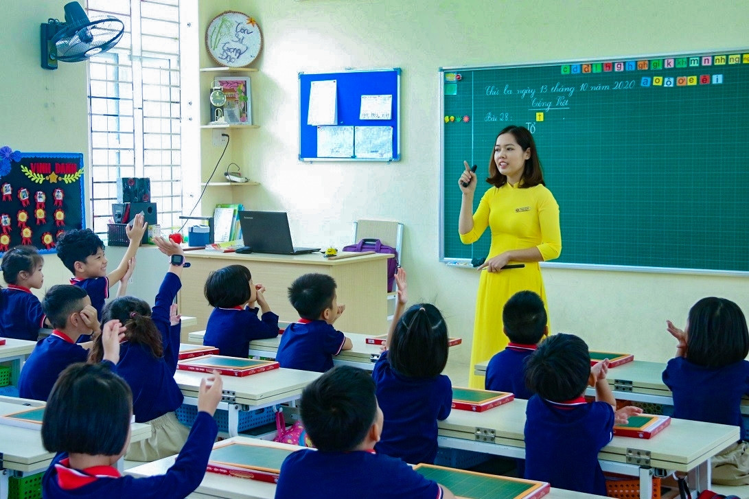 Điều kiện để viên chức được nâng lương trước thời hạn