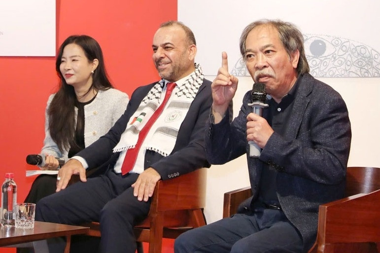 Hai chủ tịch cùng ra mắt thơ về Palestine