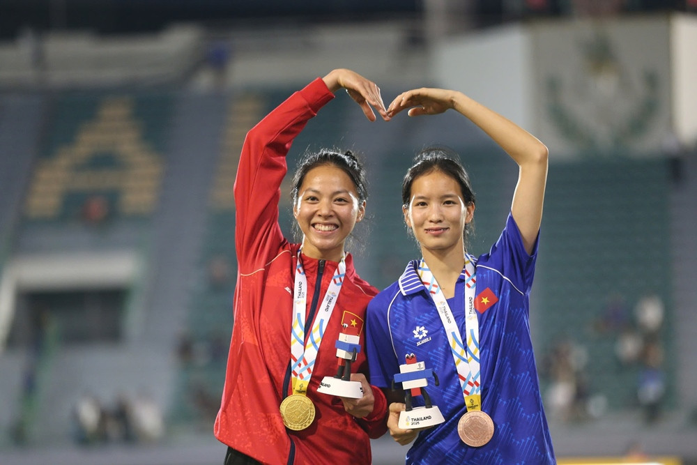 https://vms-files.vietnamnet.vn/vps_images_publish/000001/000003/2025/12/16/kim-anh-nhay-cao-2-3288.jpg
