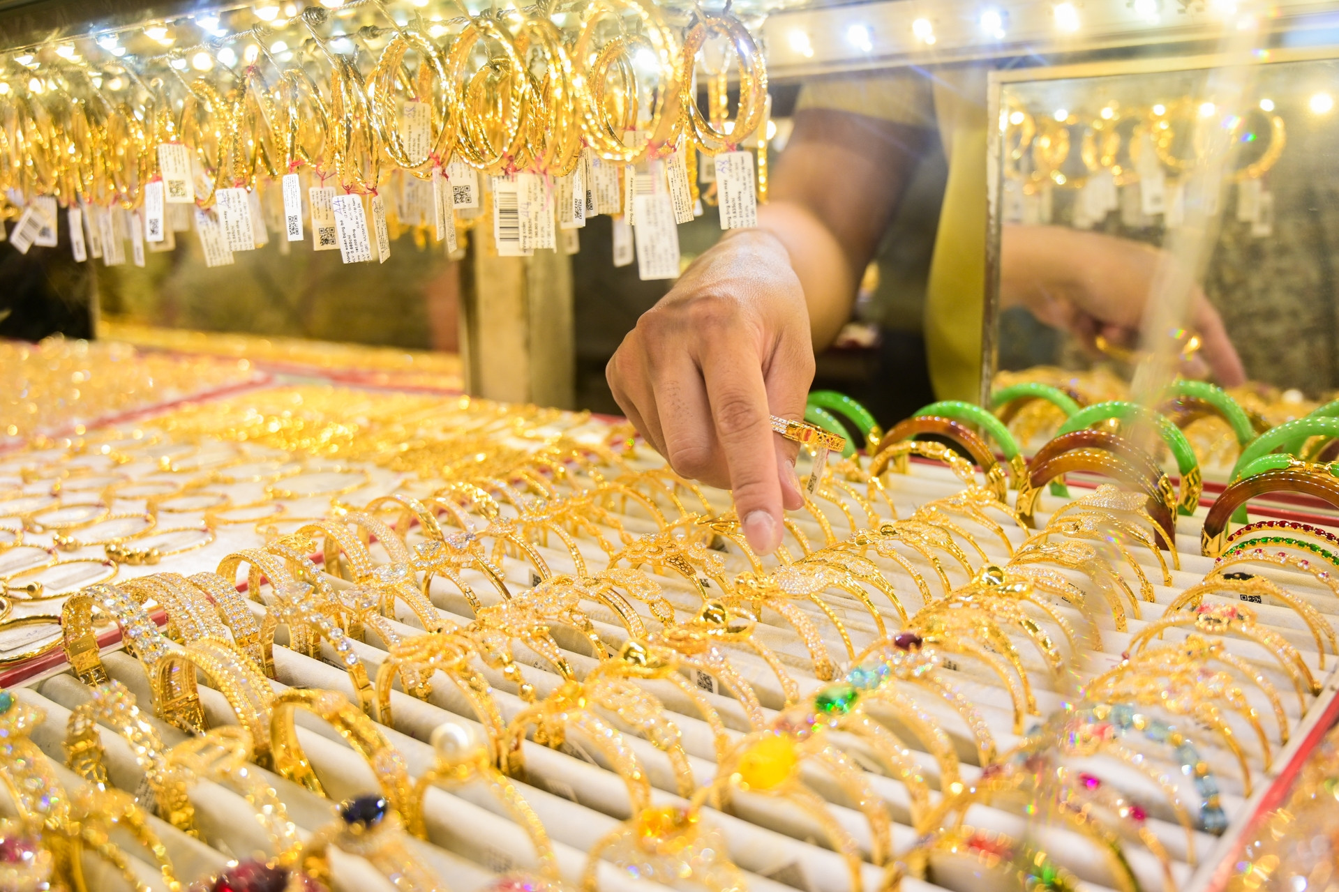 Giá vàng hôm nay 17/12/2025: SJC tăng trở lại vượt 156 triệu đồng/lượng