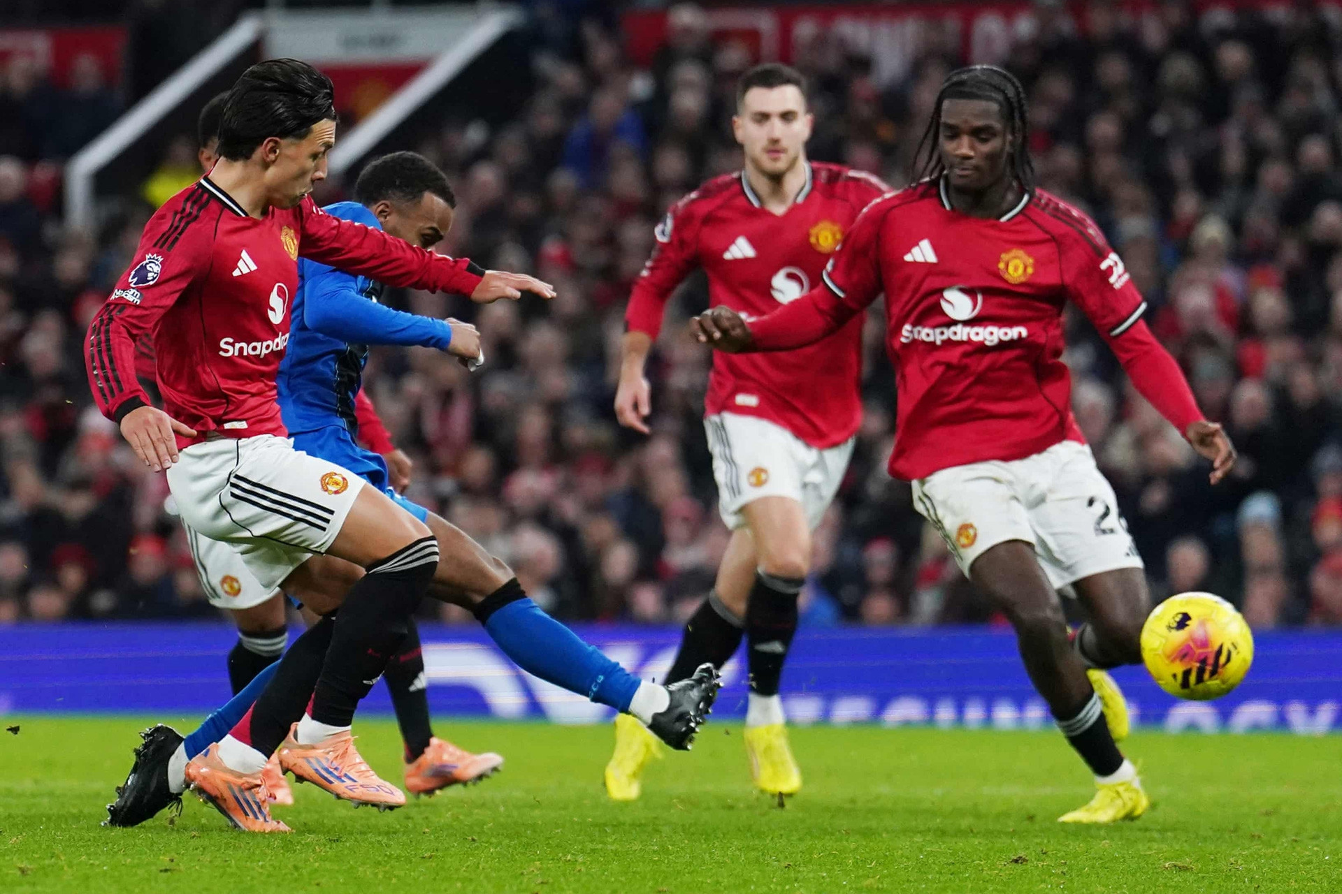 MU đá đẹp vẫn bị cầm hòa: Ruben Amorim và vũ điệu hỗn loạn