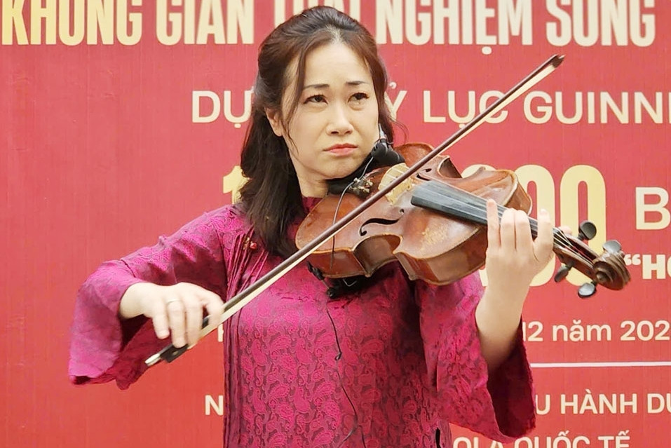 Nghệ sĩ viola từng biểu diễn ở 53 quốc gia về Việt Nam làm điều đặc biệt