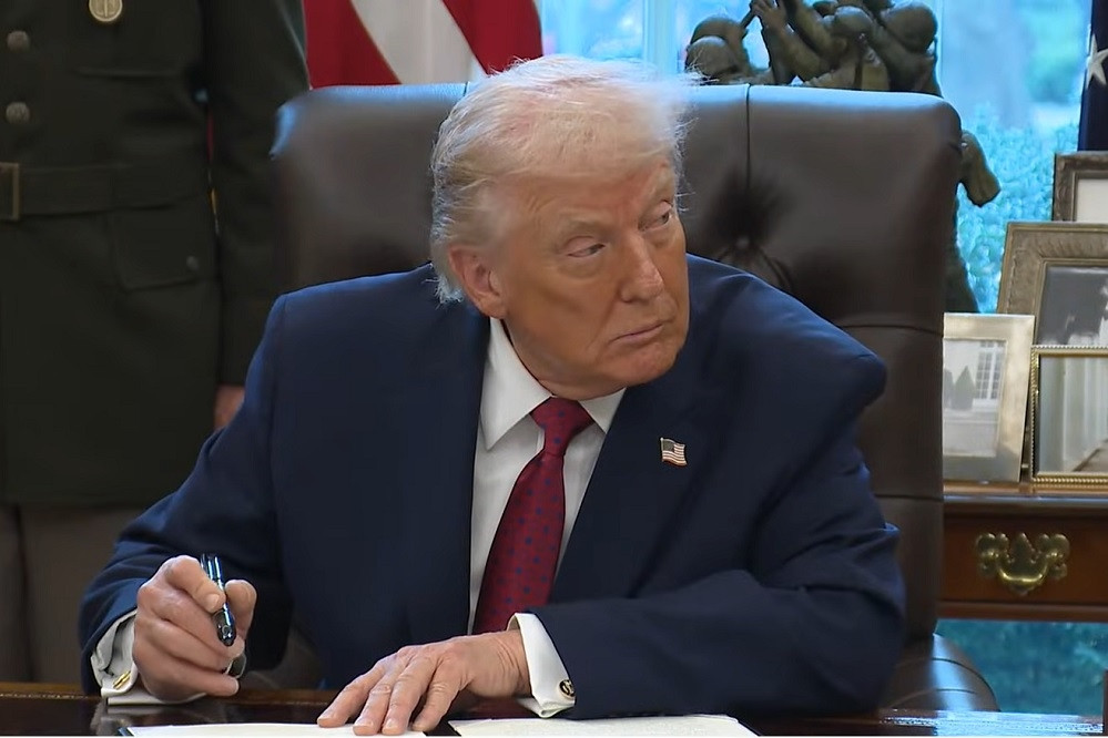 Ông Trump ký sắc lệnh coi fentanyl là vũ khí hủy diệt hàng loạt