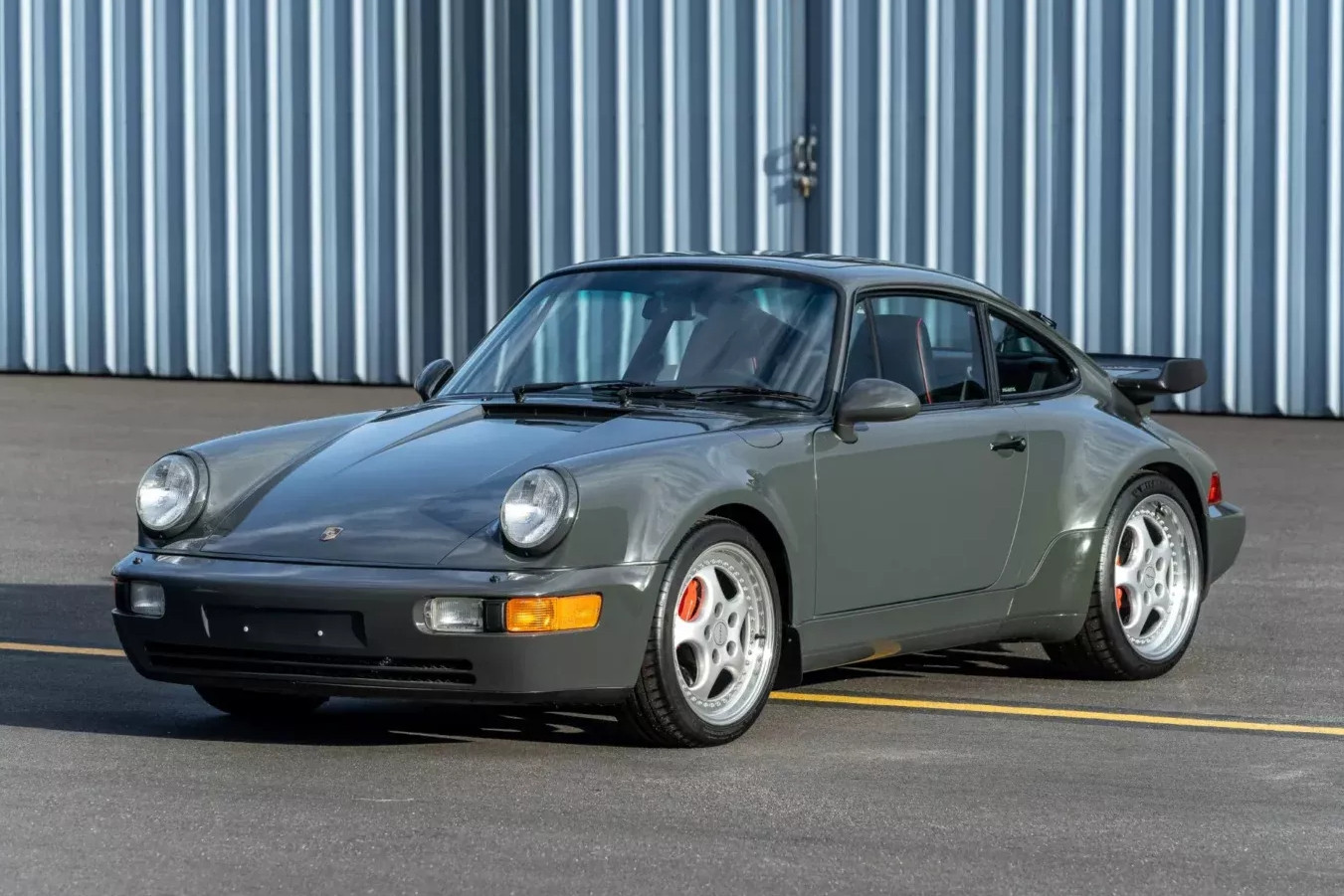 Porsche 911Turbo 1994 vẫn chốt giá 22 tỷ đồng dù chưa tiết lộ chủ cũ nổi tiếng