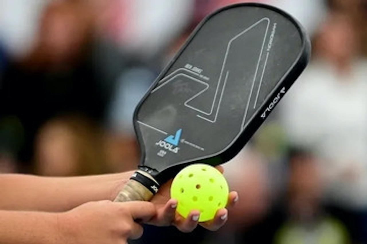 Sau tiếng ‘rắc’, người đàn ông không thể chơi lại pickleball