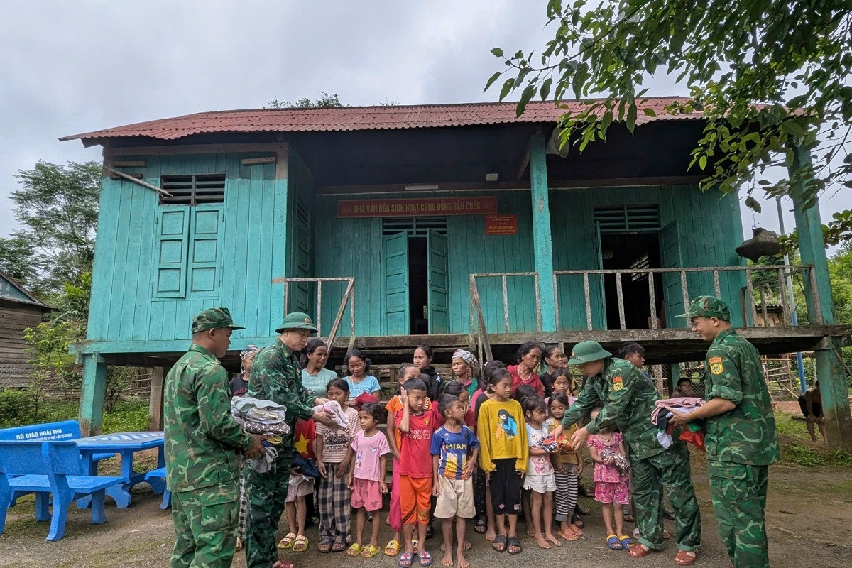 Tăng cường sức mạnh cơ sở Đảng từ những đảng viên Biên phòng bám bản