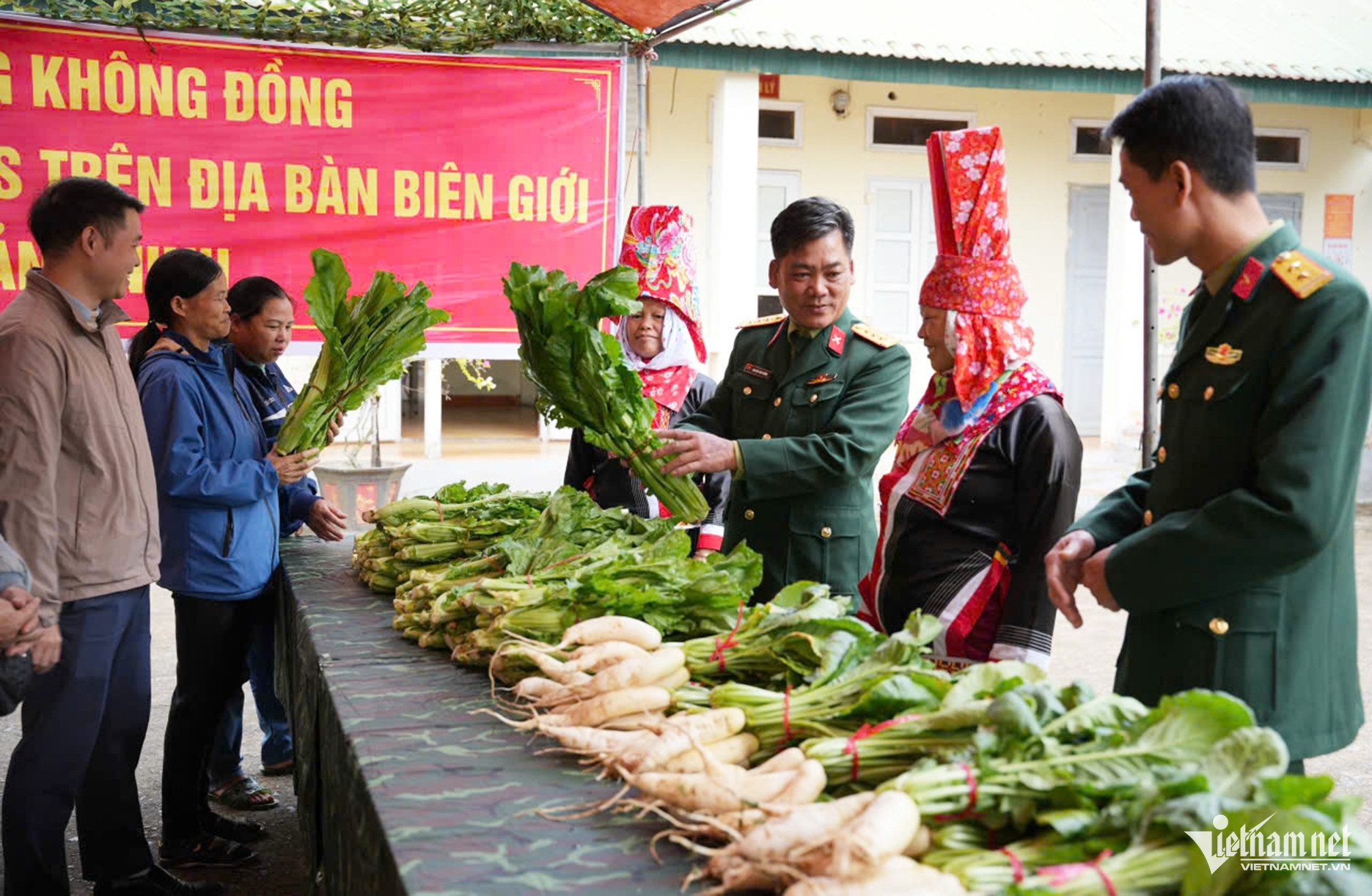W-Gian hàng O đồng 1.jpg