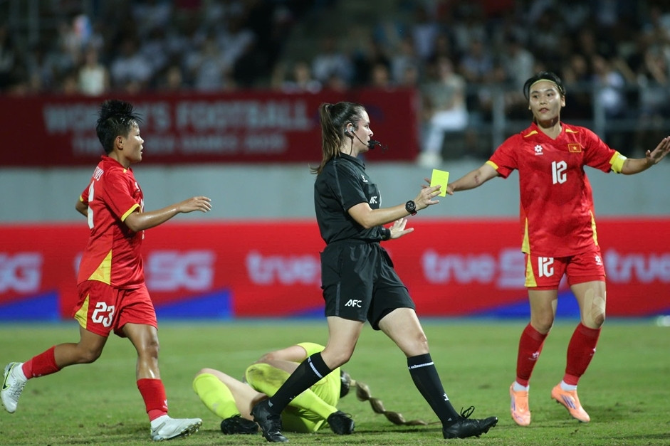 SEA Games ngày 17/12: Bóng đá nữ Việt Nam mất HCV vì trọng tài