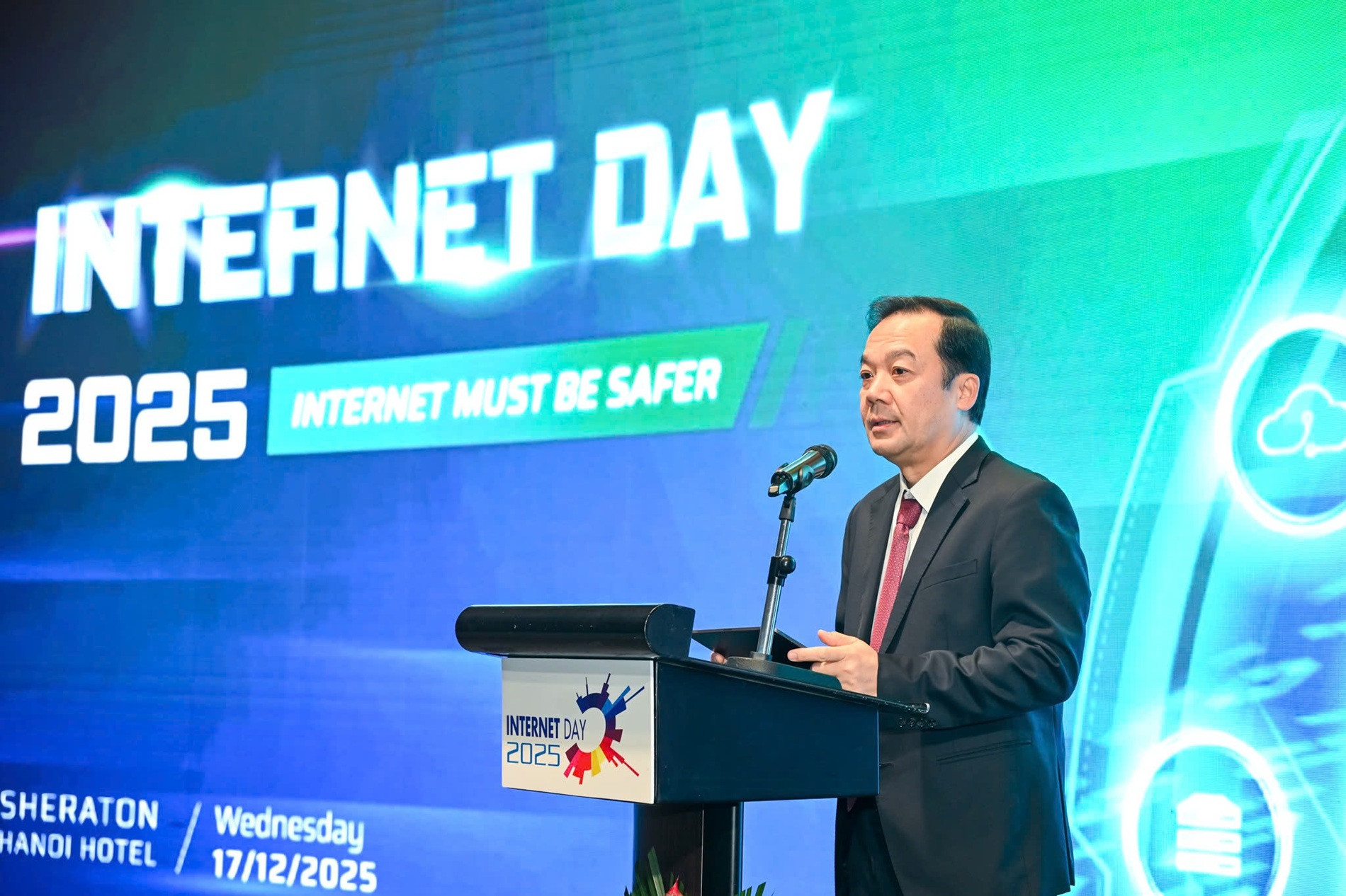 1712 Thu truong Pham Duc Long 2.jpg