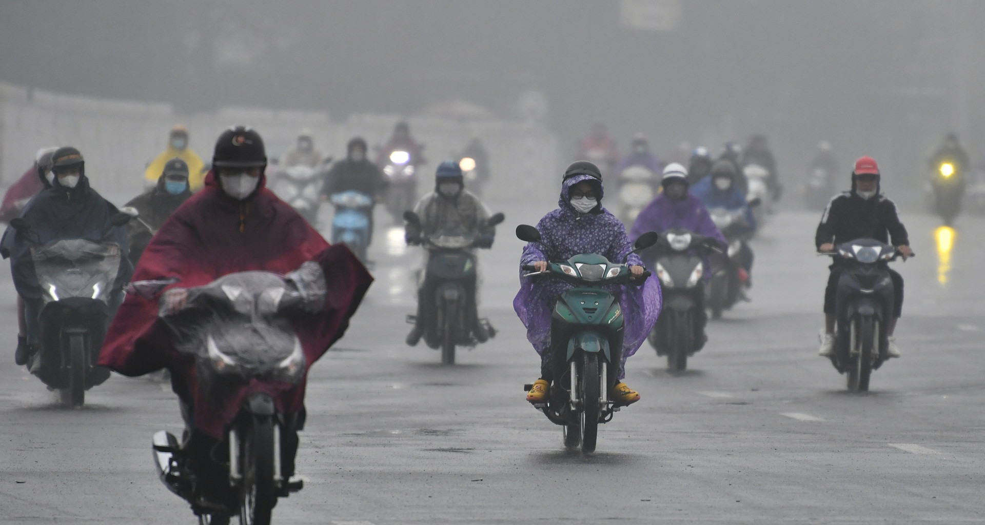 Dự báo thời tiết 18/12/2025: Miền Bắc sương mù vào sáng sớm, mưa xuất hiện rải rác