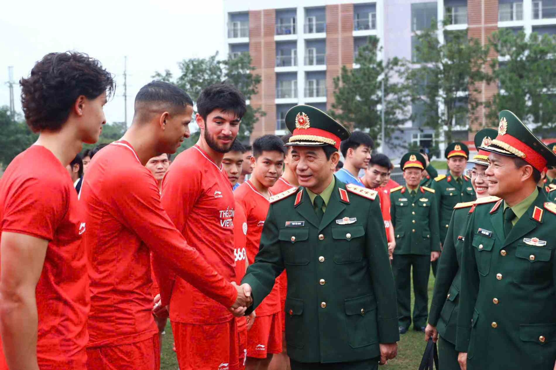 Bộ Quốc phòng ghi nhận nỗ lực cống hiến của CLB Thể Công Viettel