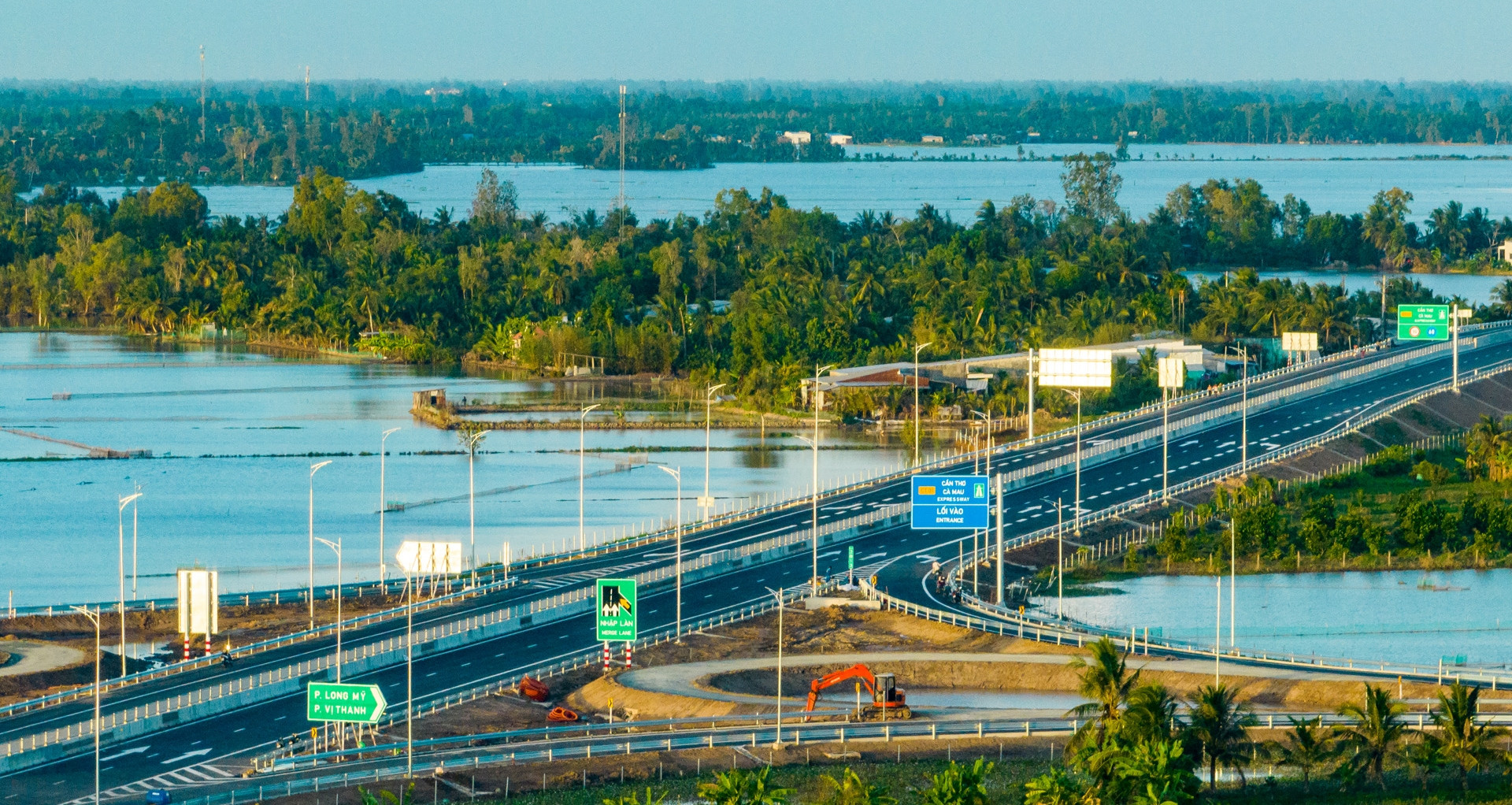 Cận cảnh cao tốc Cần Thơ - Cà Mau trước ngày hoàn thiện trục Bắc - Nam