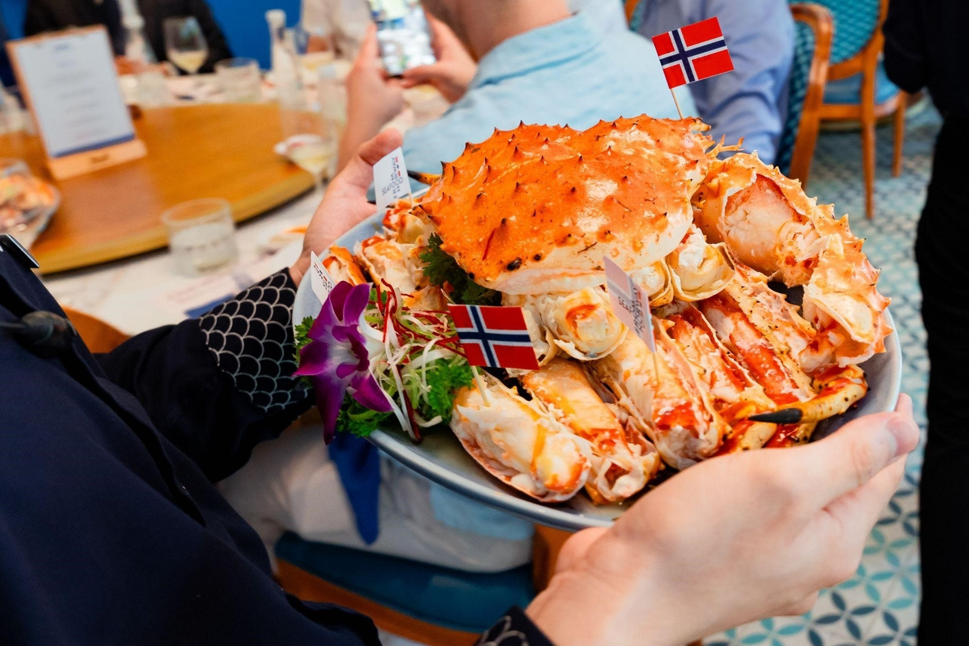 Cua Hoàng đế đỏ Na Uy - lựa chọn cao cấp cho quà tặng cuối năm