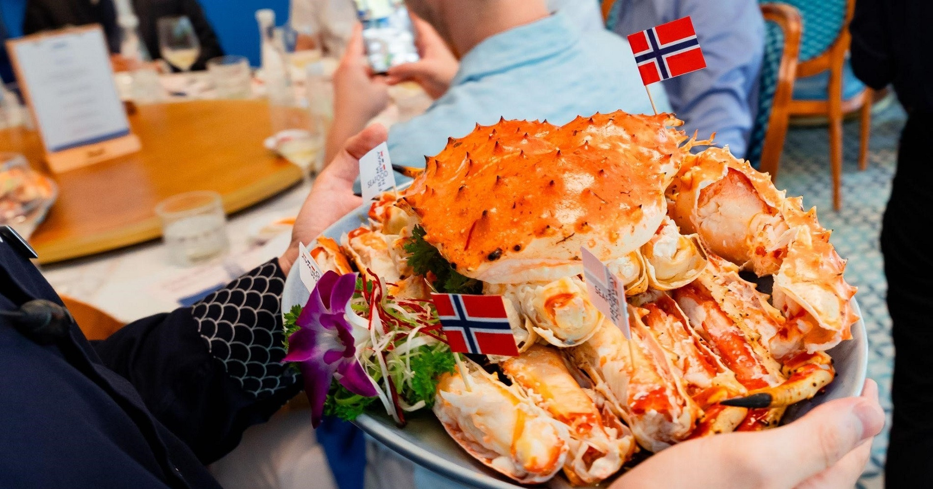 Cua Hoàng đế đỏ Na Uy - lựa chọn cao cấp cho quà tặng cuối năm