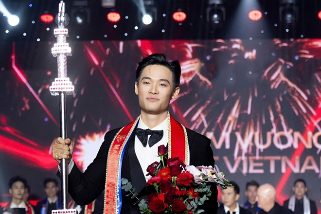 Giám đốc marketing nghỉ việc thi nam vương, trở thành Manhunt Vietnam 2025