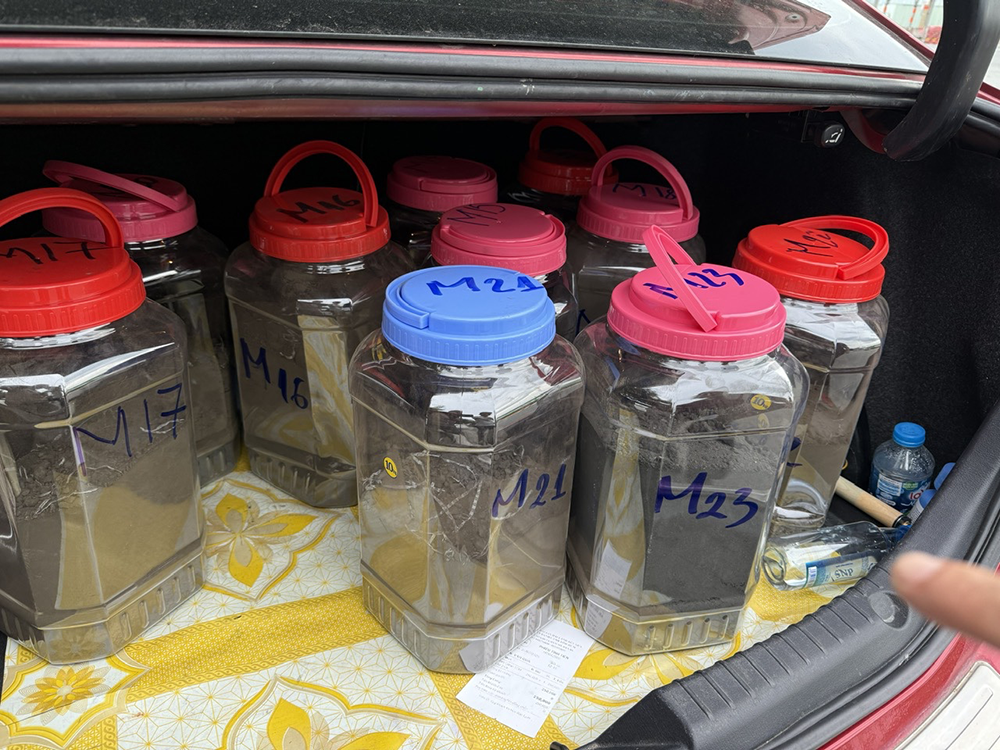 hang hoa trai phep 4.png