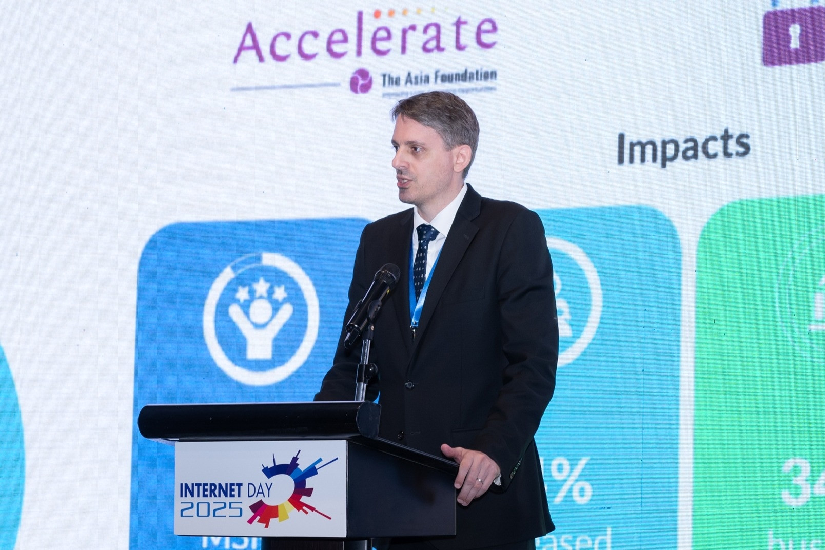 Niềm tin số cần được xây dựng từ gốc, bắt đầu từ con người và cộng đồng