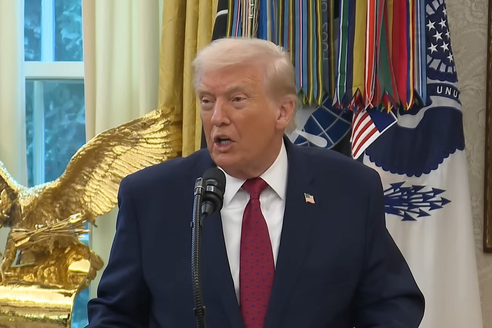 Ông Trump lệnh phong tỏa mọi tàu chở dầu bị trừng phạt ra, vào Venezuela