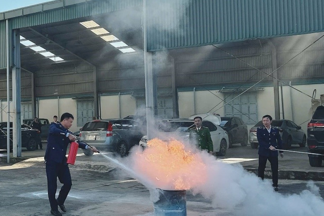 Tăng cường năng lực PCCC & CNCH cho lực lượng quản lý thị trường tại Thanh Hóa