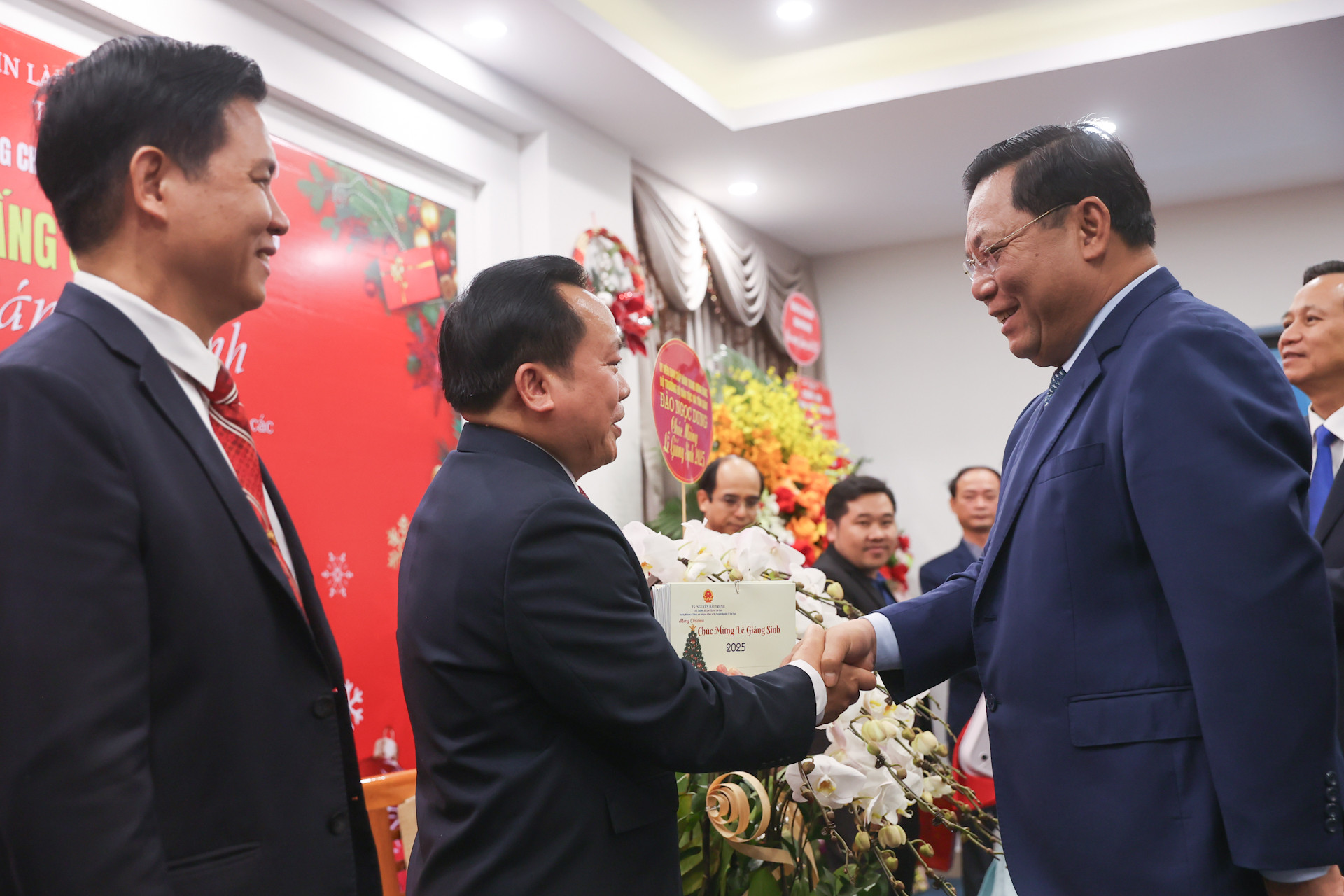 Thứ trưởng Bộ Dân tộc và Tôn giáo Nguyễn Hải trung chúc mừng Giáng sinh 2025, năm mới 2026 đến các vị mục sư, chấp sự, truyền đạo và đồng bào tín hữu Hội Thánh Tin lành Việt Nam (miền Bắc)..jpg