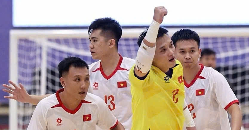 Trọng tài mờ mắt, futsal nam Việt Nam xuất sắc ...