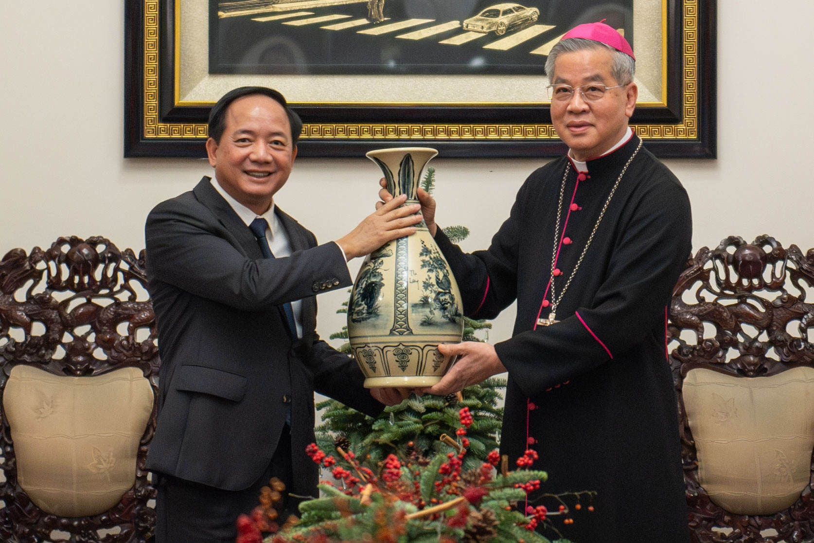 Trưởng Ban Tuyên giáo và Dân vận TƯ thăm, chúc mừng Giáng sinh các cơ sở tôn giáo tại TPHCM