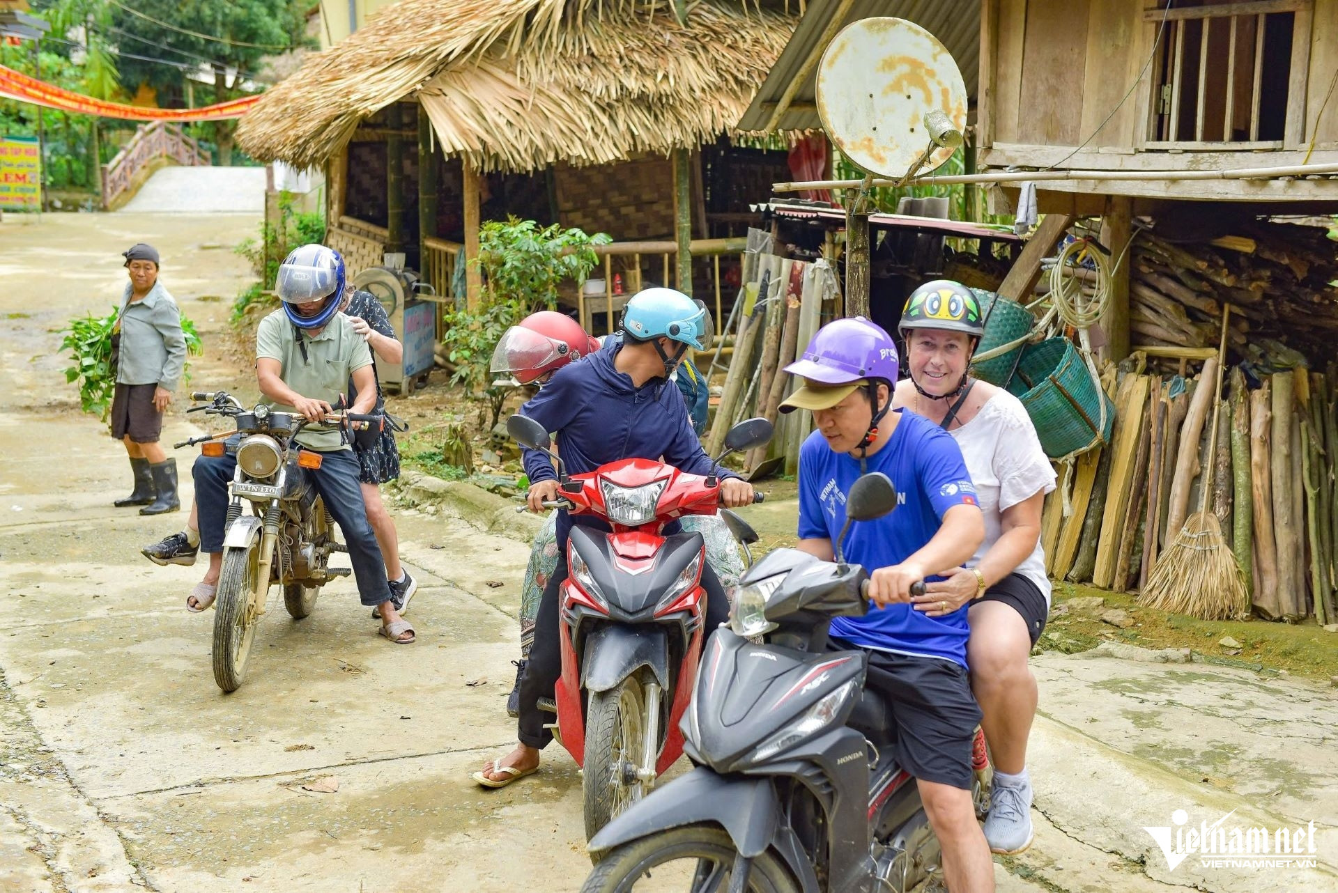 W-3Từ bản làng biệt lập đến phát triển du lịch.jpg