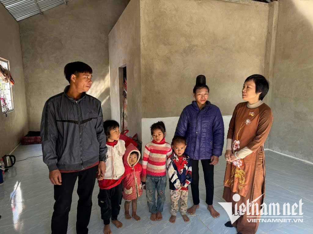 W-Chị Lê Thị Ninh (đứng ngoài cùng bên phải) là một trong những phật tử tích cực tham gia các hoạt động thiện nguyện.jpg