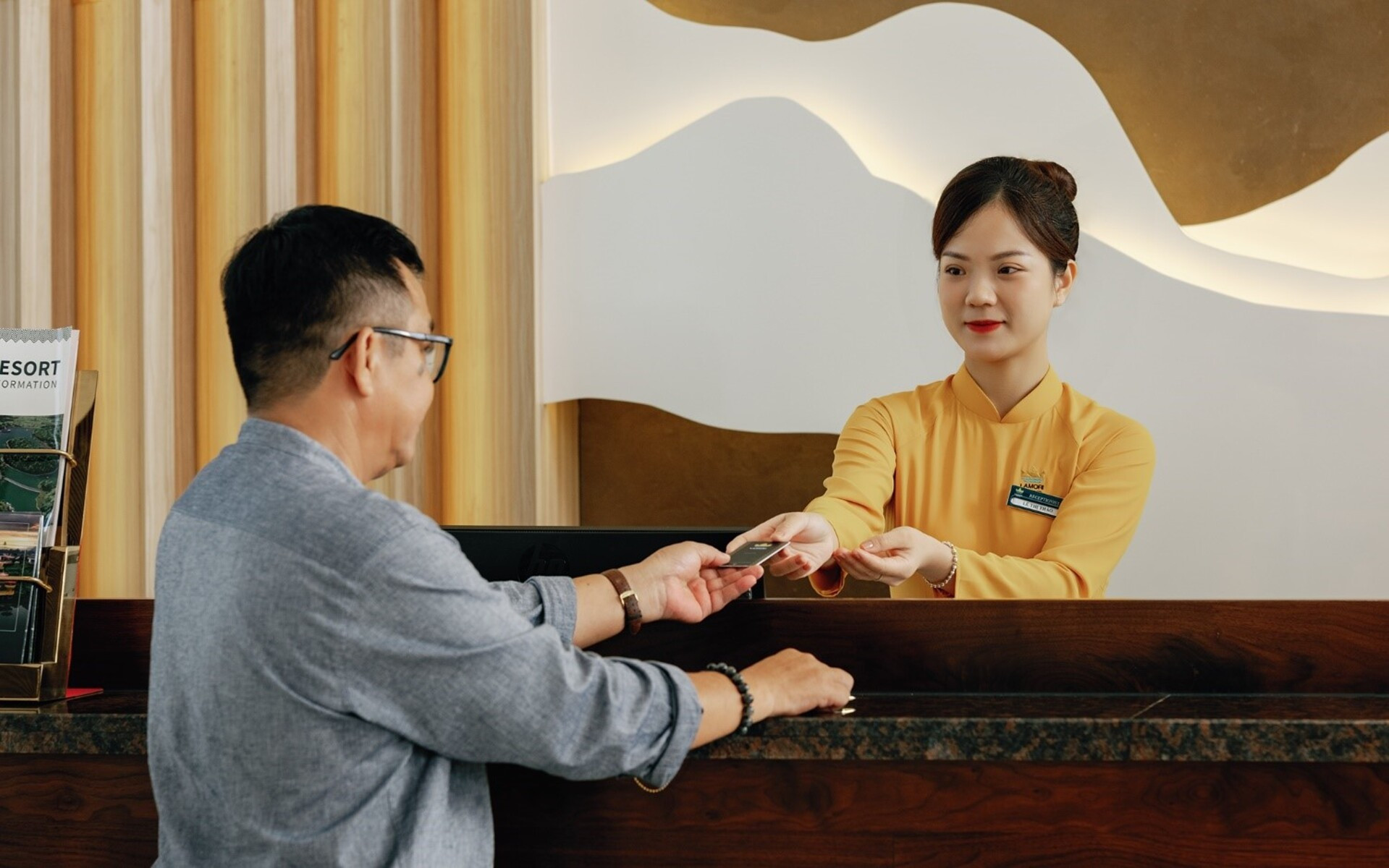 05_Áo dài làm bật khí chất đoan trang.jpg