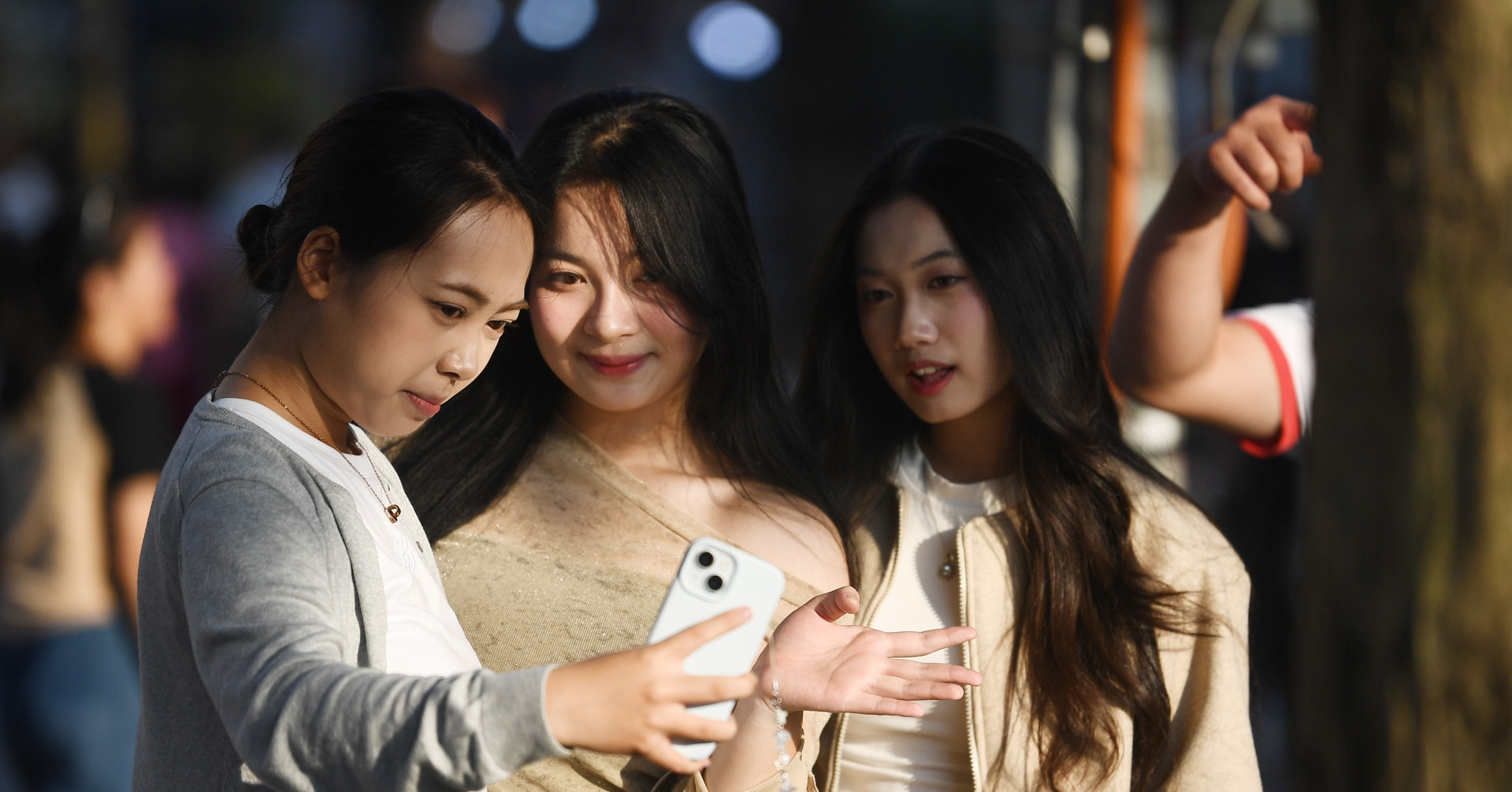 Dự báo thời tiết 18/12/2025: Miền Bắc bừng nắng ấm rồi lại đón không khí lạnh