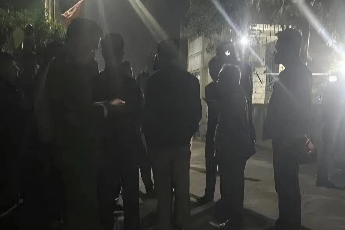 Điều tra nguy&ecirc;n nh&acirc;n 2 cha con tử vong bất thường trong nh&agrave;- Ảnh 1.