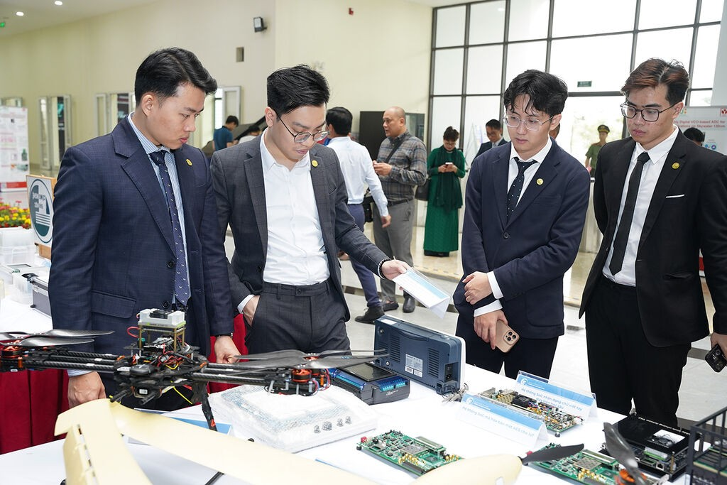  Bộ trưởng Nội vụ trả lời về lộ trình thực hiện cải cách tiền lương 