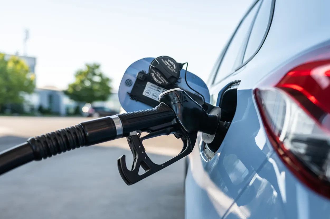 Châu Âu đề xuất nới lỏng lệnh cấm xe xăng, diesel mới từ năm 2035