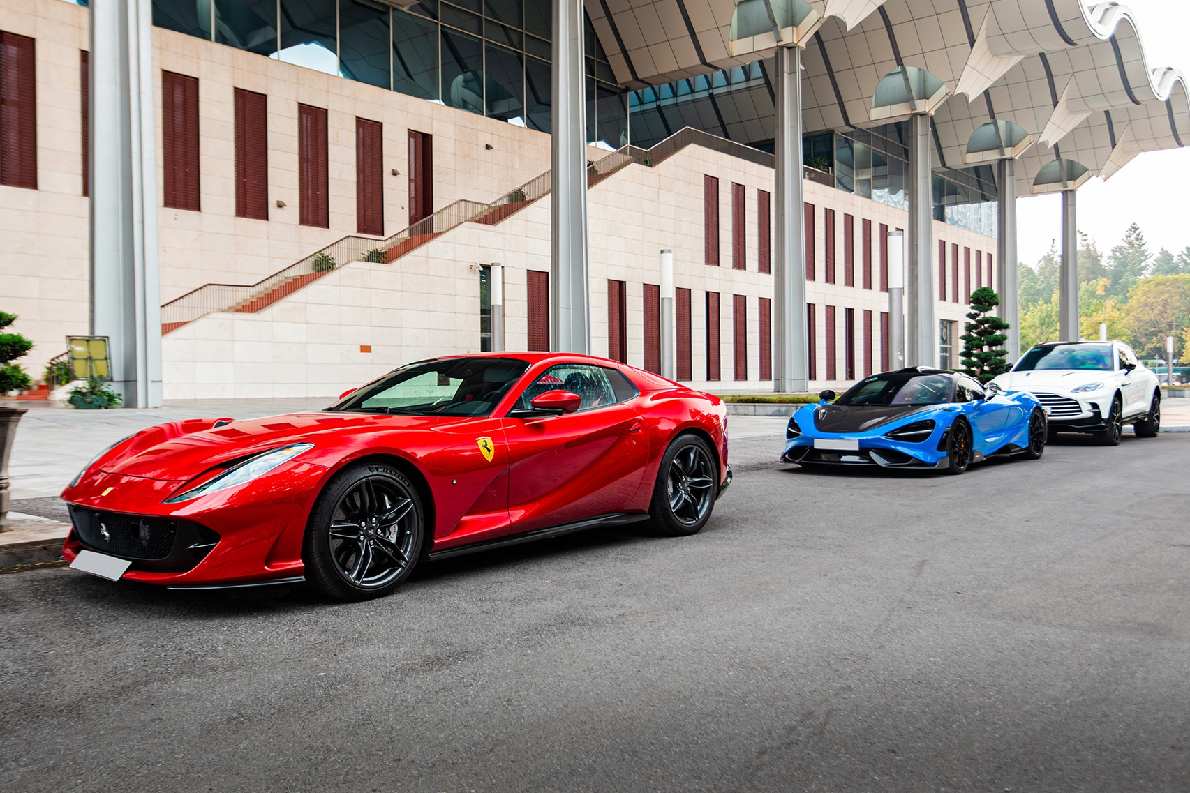 Dàn siêu xe trăm tỷ trong đám cưới của con gái doanh nhân ngành ô tô