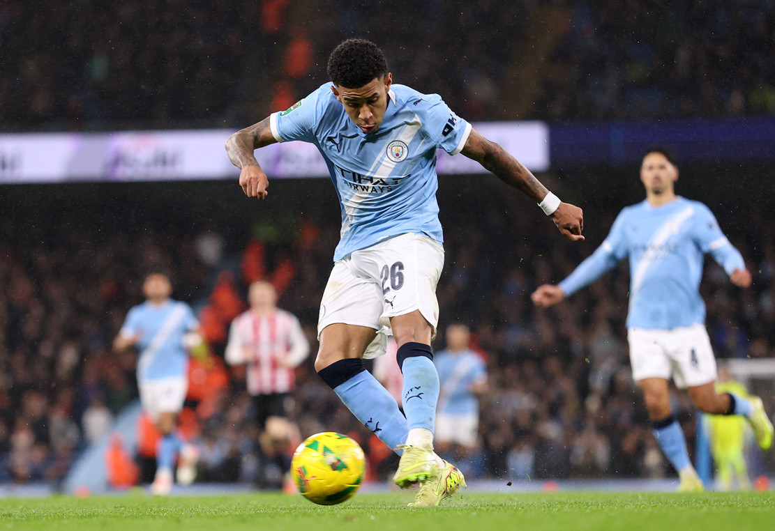 Savinho ăn mừng cùng Cherki