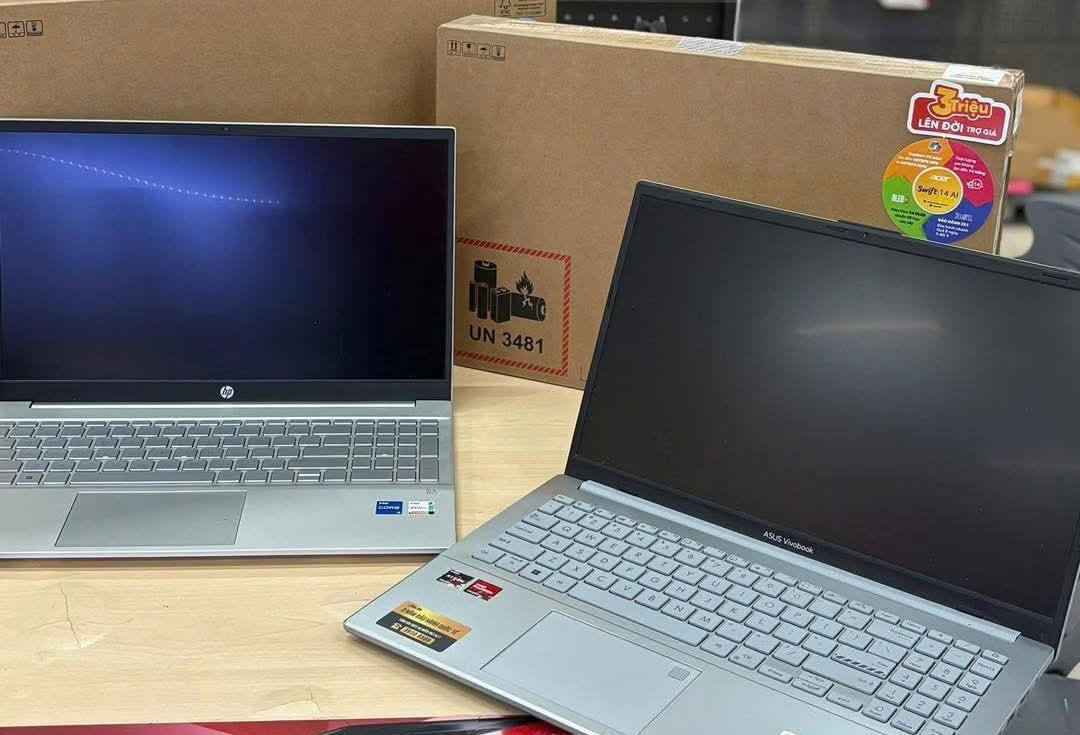 Giá laptop tại Việt Nam rục rịch tăng, khách hàng vội vã 'xuống tiền'