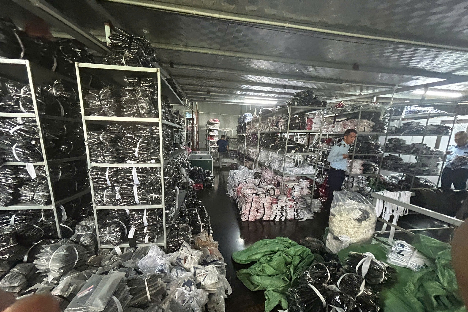 Hà Nội:  Xử lý nghiêm các hành vi buôn bán hàng giả, vi phạm sở hữu trí tuệ