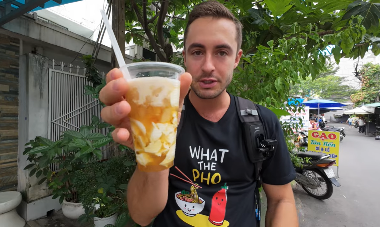 khách Tây ăn tào phớ 0.png