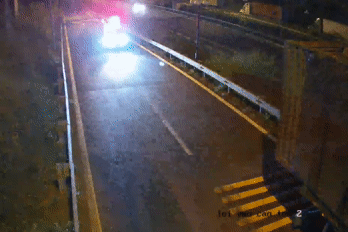 Khoảnh khắc xe cứu thương lao vào đuôi xe đầu kéo, 3 người tử vong